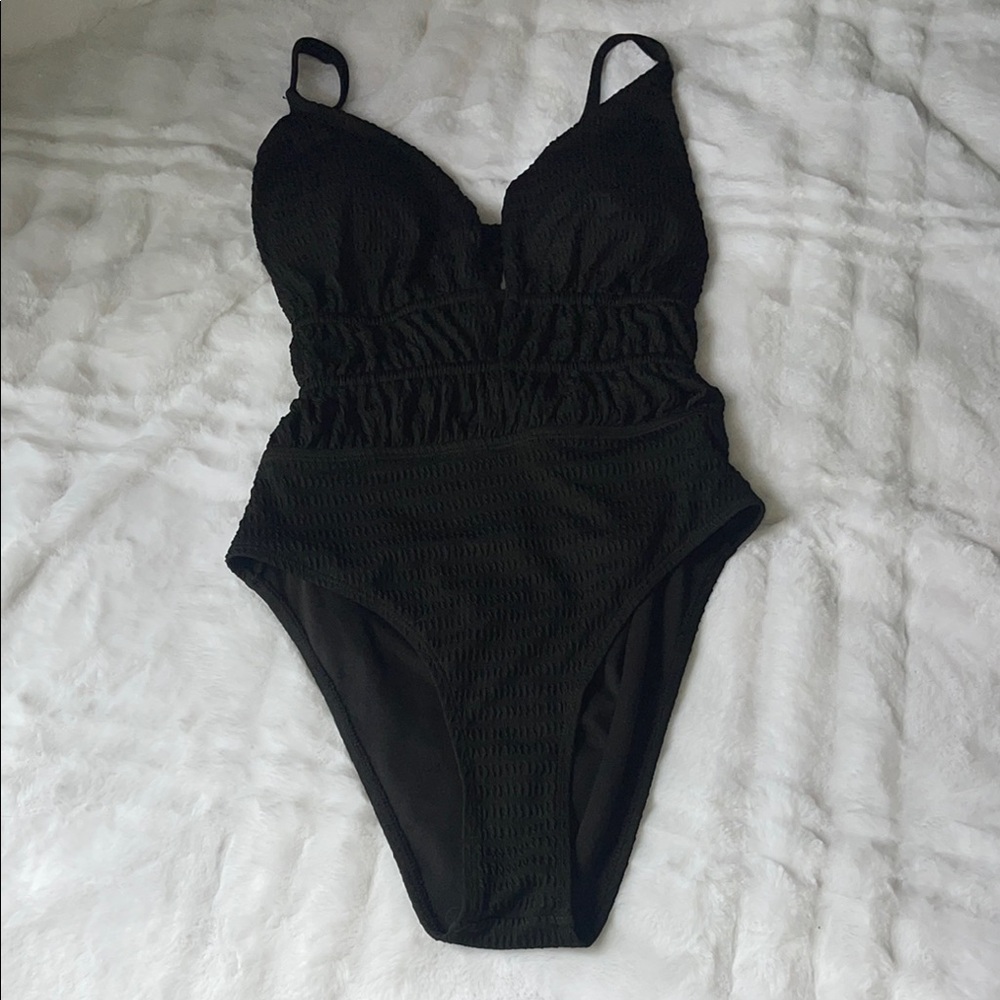 Black Textured One-Piece Swimsuit 36DD/Largw